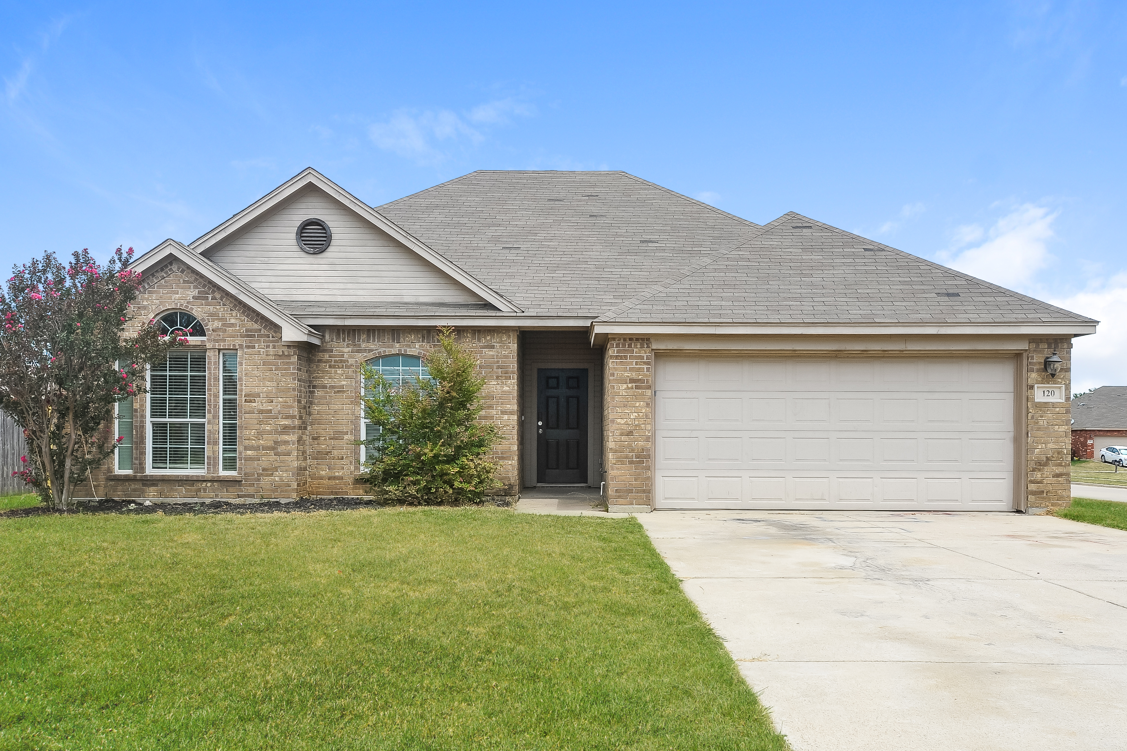 120 Currie Ct Crowley, TX 76036